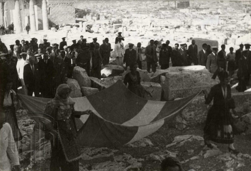 Σαν σήμερα πριν 82 χρόνια: “Από της πρωίας αι Αθήναι ήσαν ελεύθεραι”