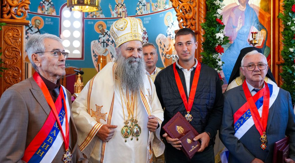 Патријарх Порфирије освештао цркву Светих мученика севастијских у Дражњу