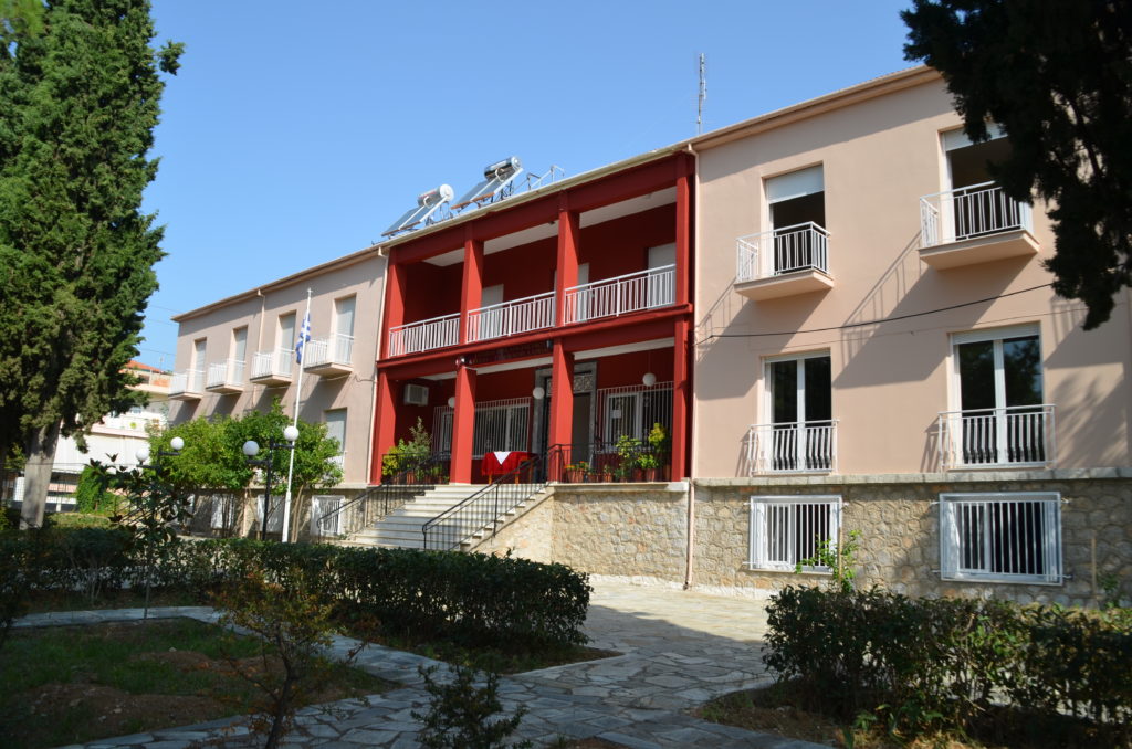 Δωρεά εκκλησιαστικών ξυλογλύπτων εκ μέρους της Ι. Μ. Ξενοφώντος προς το Πρότυπο Εκκλησιαστικό Σχολείο Λαμίας